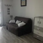 A 100m Avec Balcon Et Commodites, - Fr-1-331-61 *
