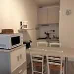 A 100m Avec Balcon Et Commodites, - Fr-1-331-61 Apartament