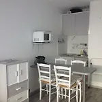 A 100m Avec Balcon Et Commodites, - Fr-1-331-61