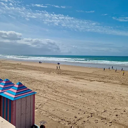 A 100m Avec Balcon Et Commodites, - Fr-1-331-61 Daire