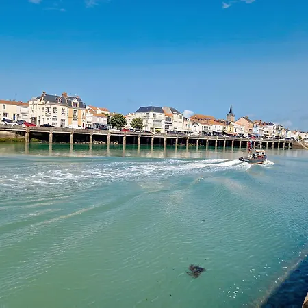 A 100m Avec Balcon Et Commodites, - Fr-1-331-61 Les Sables-dʼOlonne