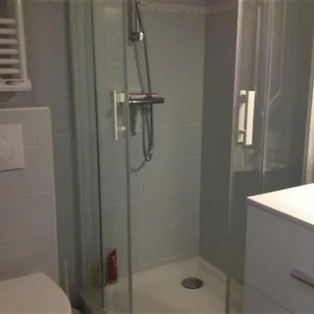 A 100m Avec Balcon Et Commodites, - Fr-1-331-61 Apartamento *