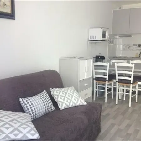 Apartamento A 100m Avec Balcon Et Commodites, - Fr-1-331-61 *