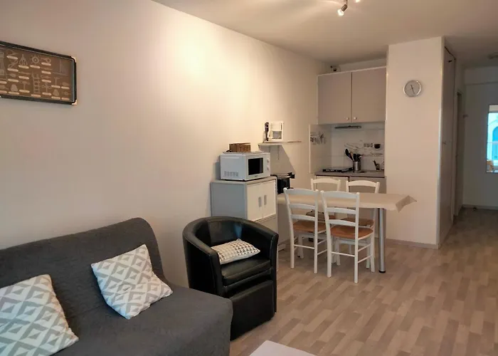 Daire A 100m Avec Balcon Et Commodites, - Fr-1-331-61 Les Sables-dʼOlonne